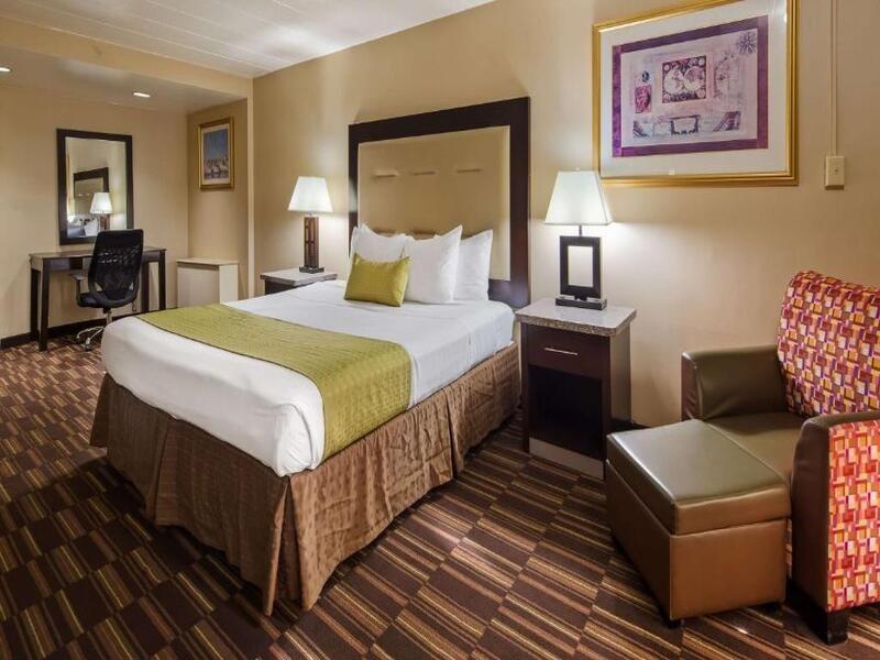 Best Western Louisville East Inn & Suites Buitenkant foto