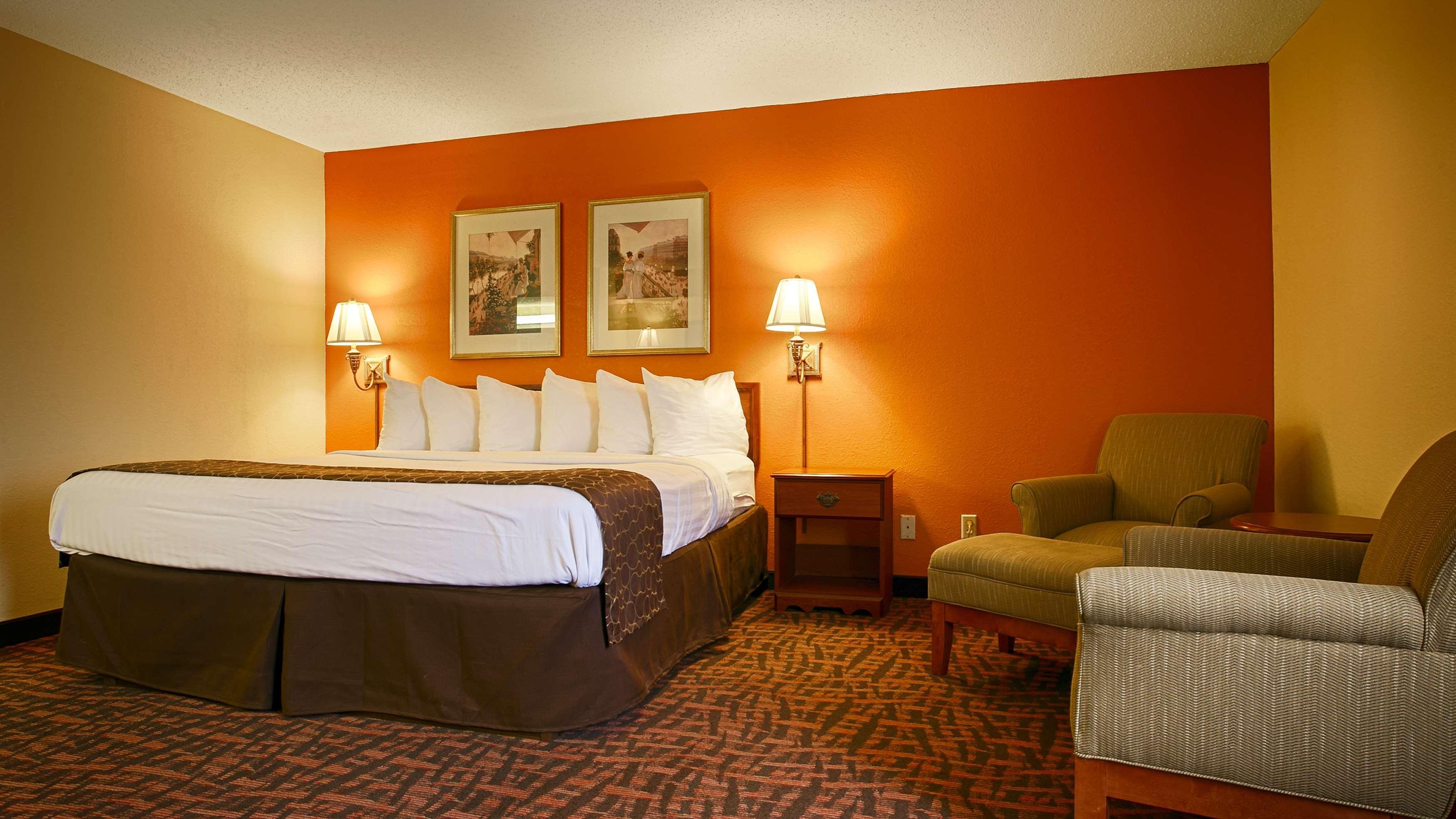 Best Western Louisville East Inn & Suites Buitenkant foto