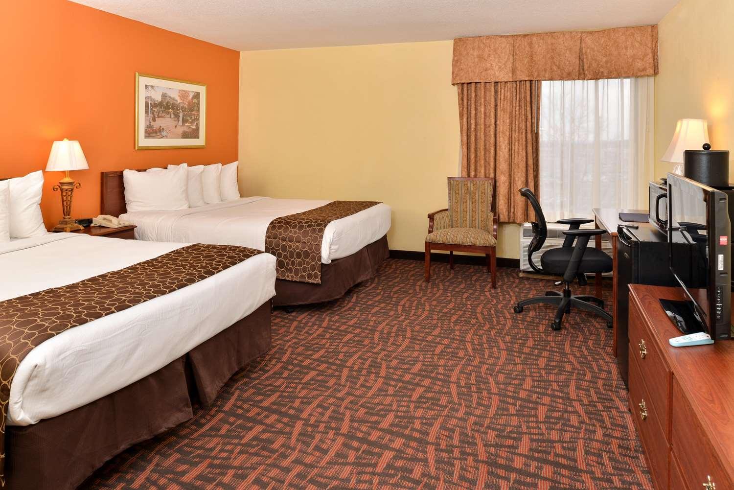 Best Western Louisville East Inn & Suites Buitenkant foto
