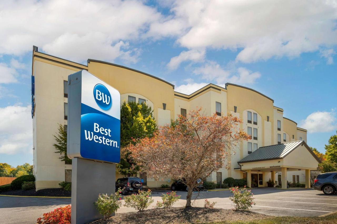 Best Western Louisville East Inn & Suites Buitenkant foto
