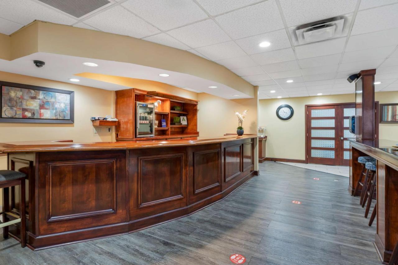 Best Western Louisville East Inn & Suites Buitenkant foto