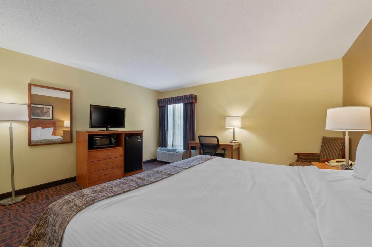 Best Western Louisville East Inn & Suites Buitenkant foto