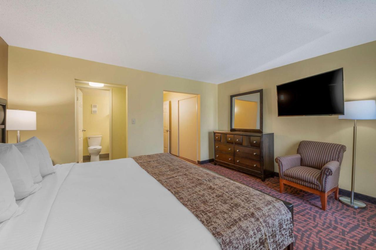 Best Western Louisville East Inn & Suites Buitenkant foto