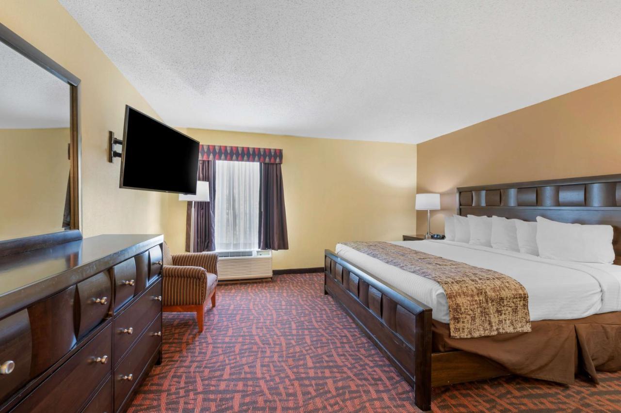 Best Western Louisville East Inn & Suites Buitenkant foto
