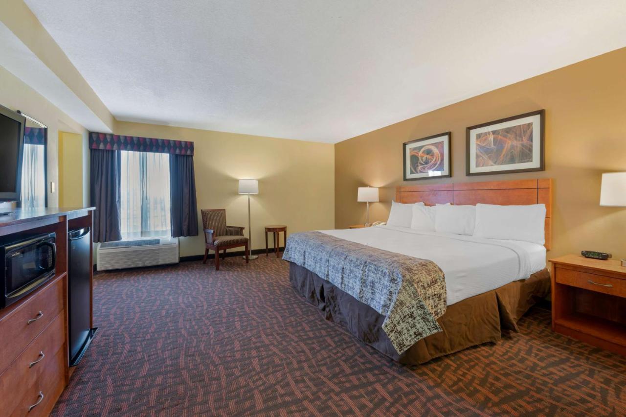 Best Western Louisville East Inn & Suites Buitenkant foto