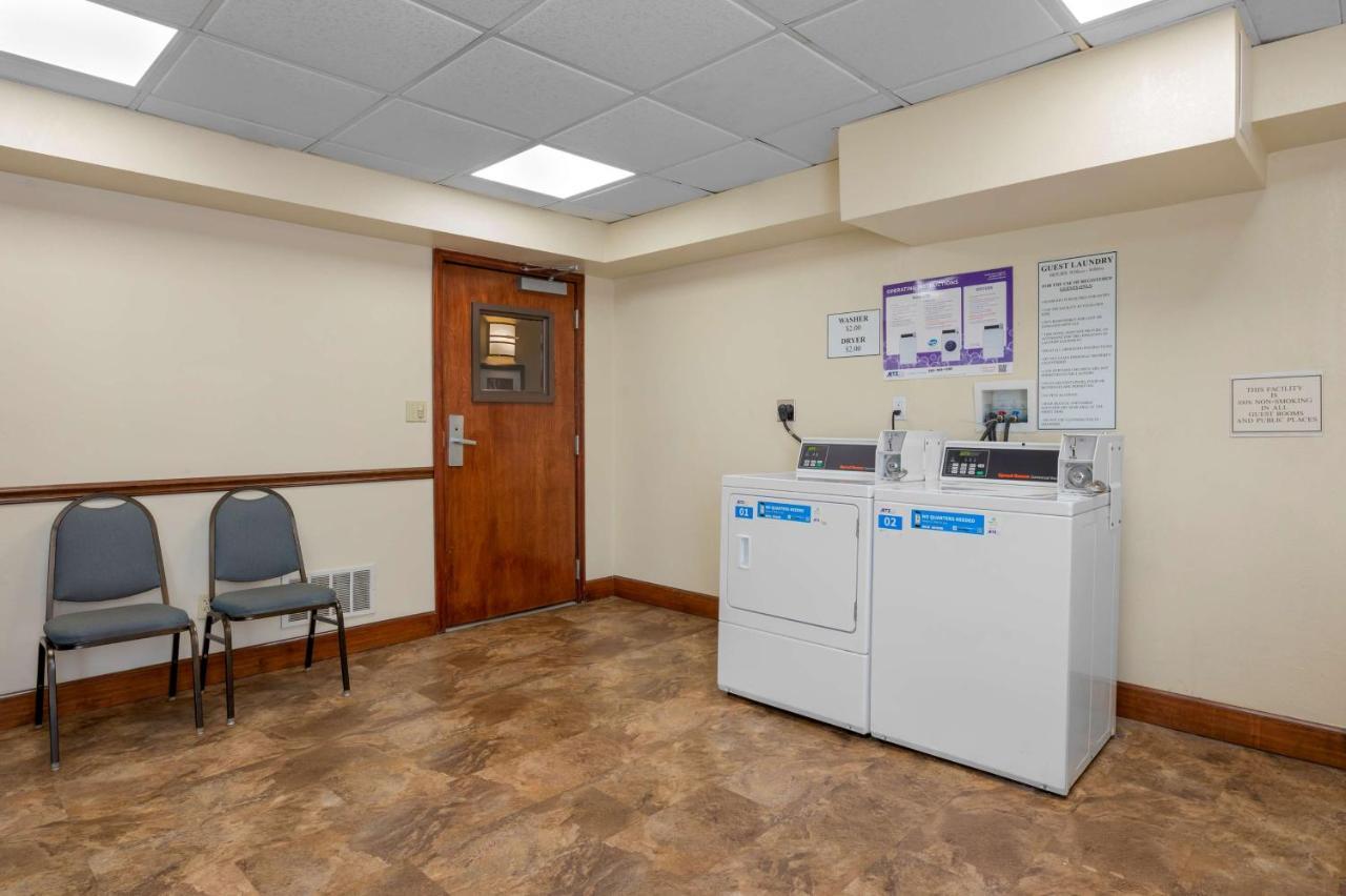 Best Western Louisville East Inn & Suites Buitenkant foto