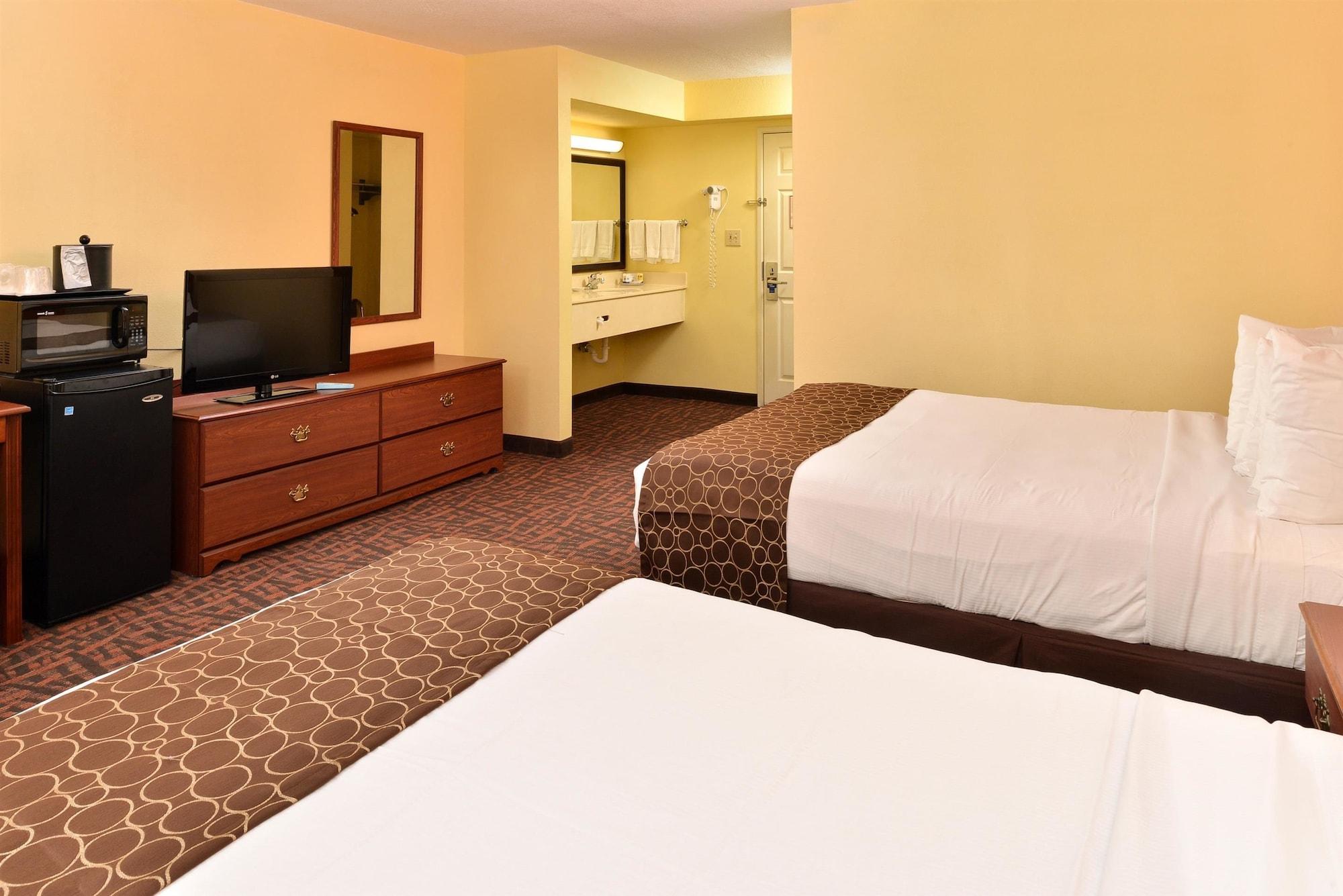 Best Western Louisville East Inn & Suites Buitenkant foto