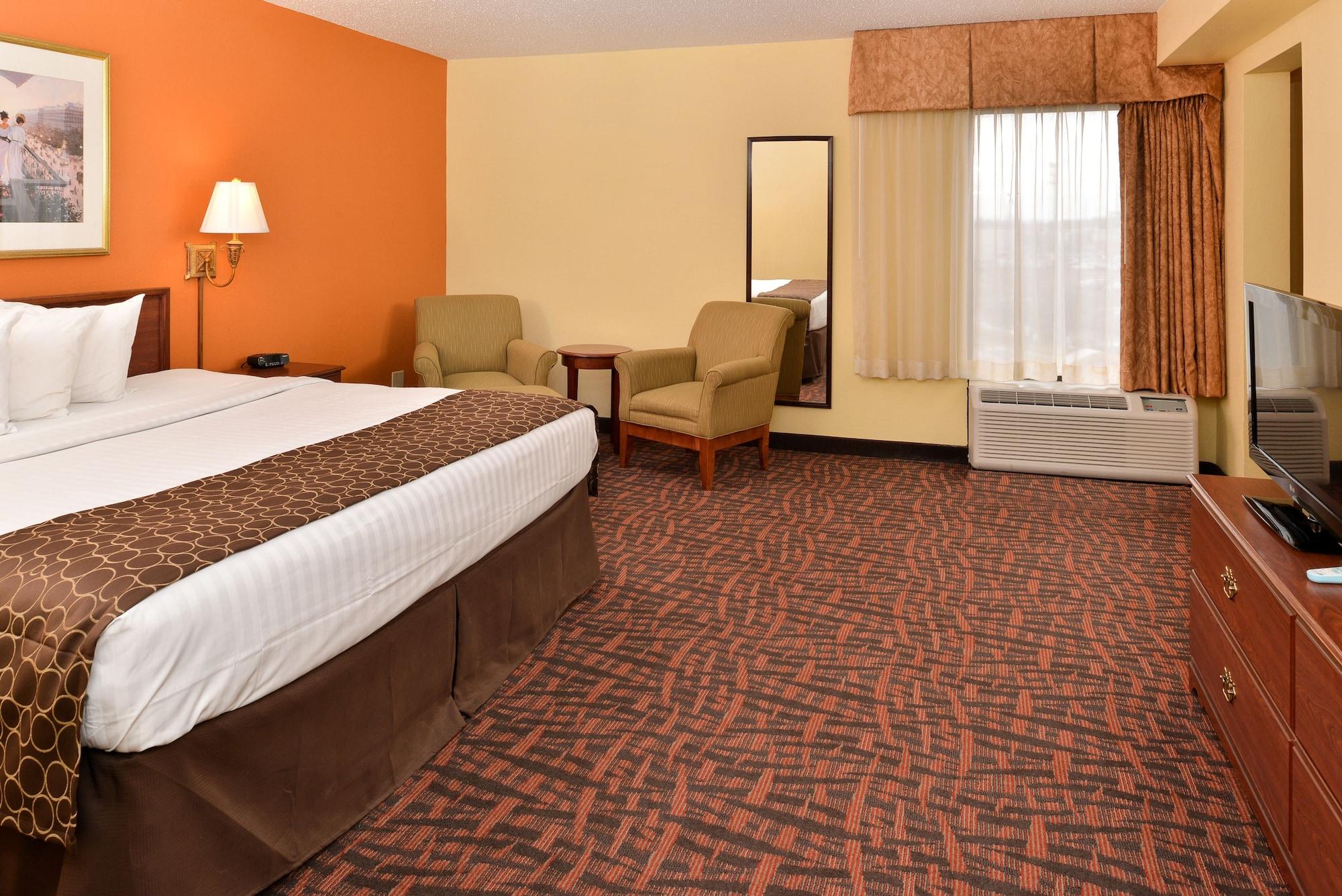 Best Western Louisville East Inn & Suites Buitenkant foto