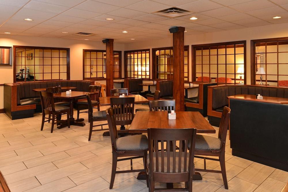 Best Western Louisville East Inn & Suites Buitenkant foto