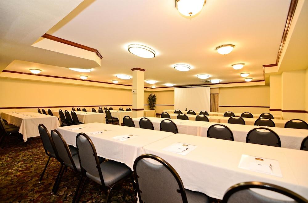 Best Western Louisville East Inn & Suites Buitenkant foto
