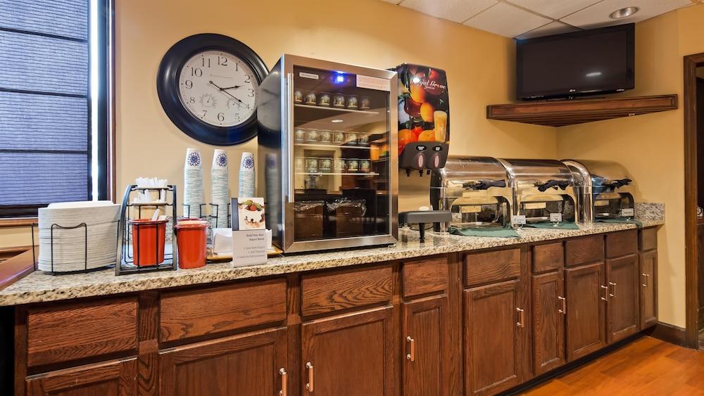 Best Western Louisville East Inn & Suites Buitenkant foto