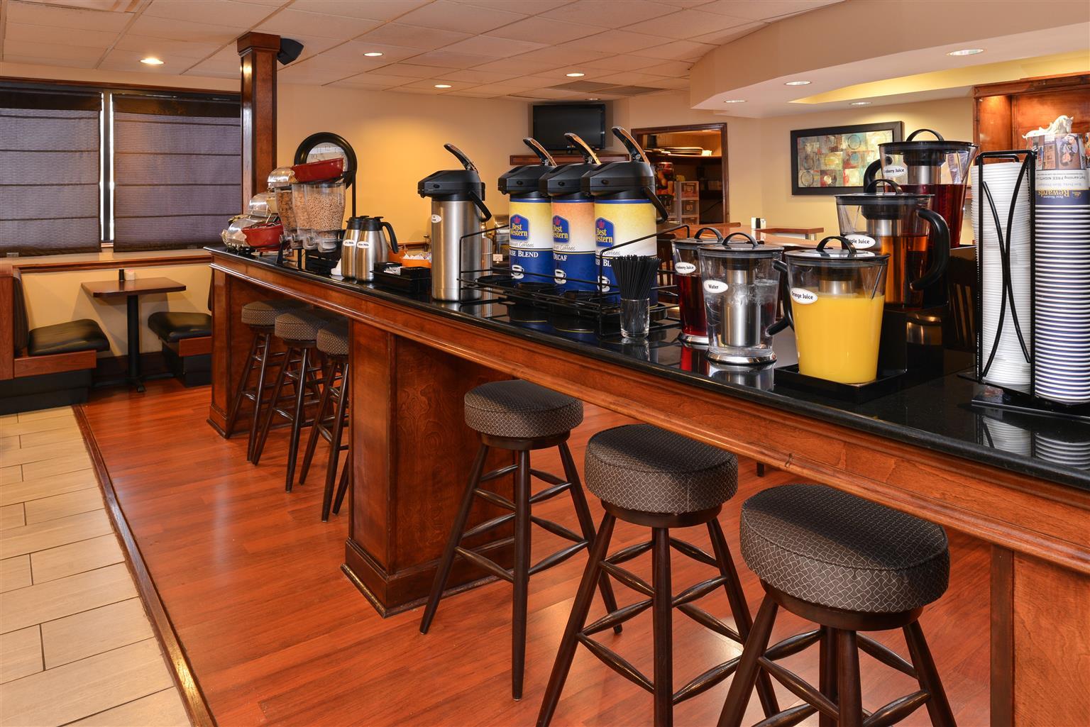 Best Western Louisville East Inn & Suites Buitenkant foto