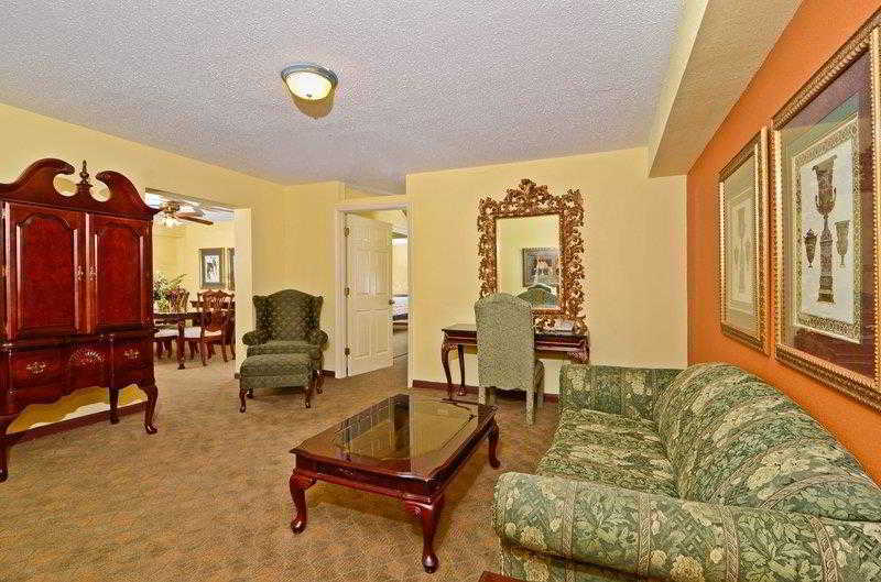 Best Western Louisville East Inn & Suites Buitenkant foto