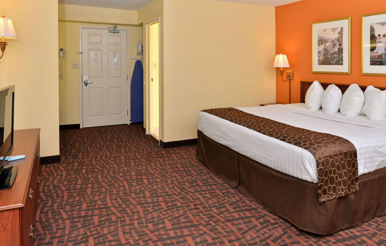 Best Western Louisville East Inn & Suites Buitenkant foto