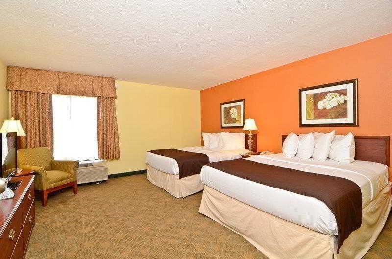 Best Western Louisville East Inn & Suites Buitenkant foto