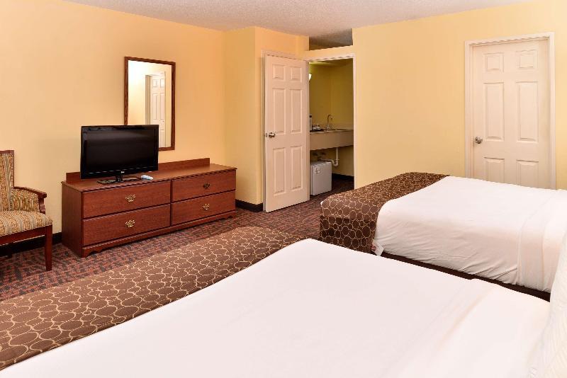 Best Western Louisville East Inn & Suites Buitenkant foto